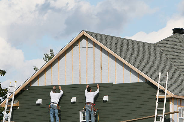 Professional Siding Installation technician working in Lucas, TX